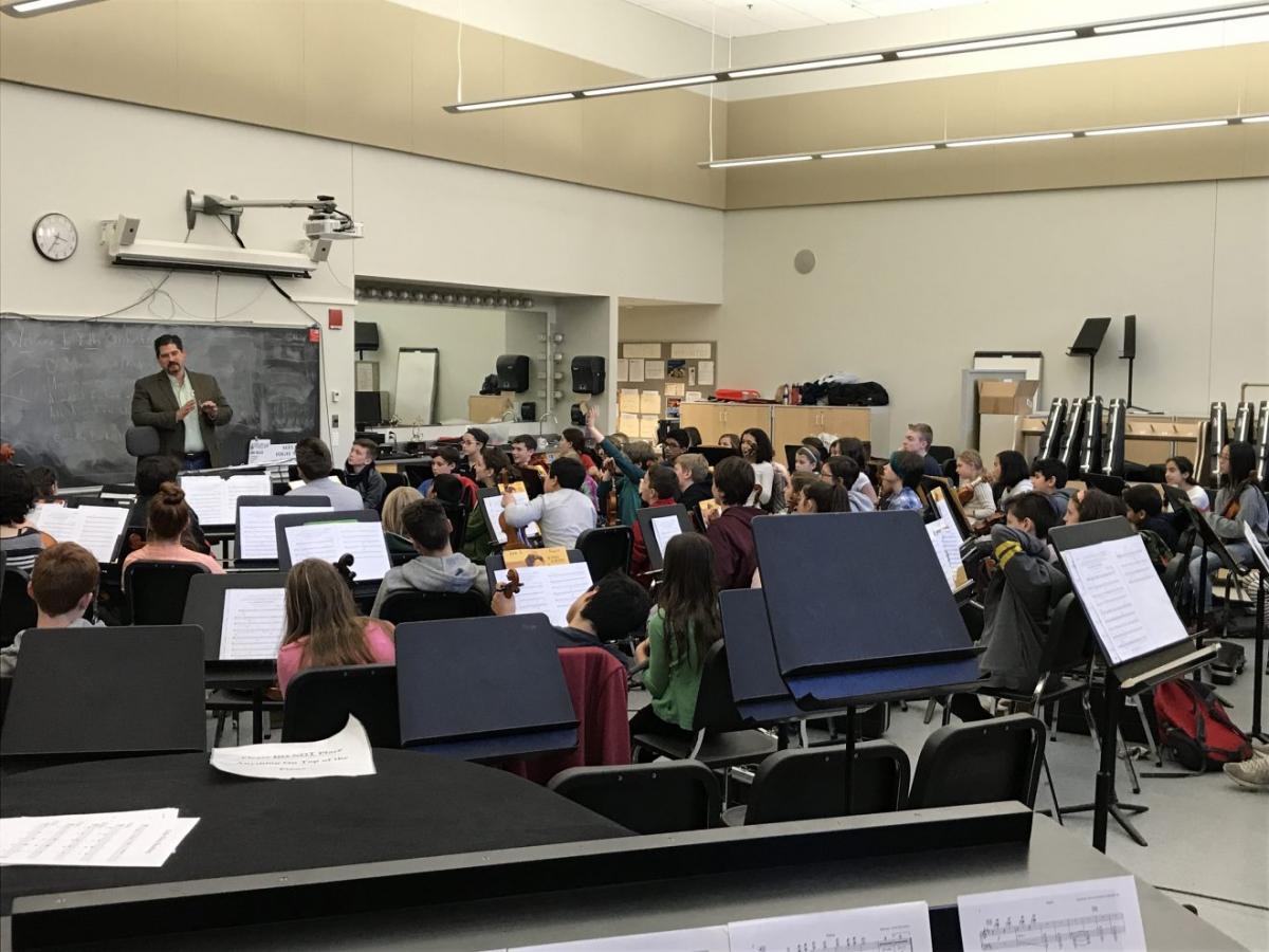 Composer Robert Bradshaw speaks to students about music theory and composition. (Courtesy Photo Melrose Public Schools)